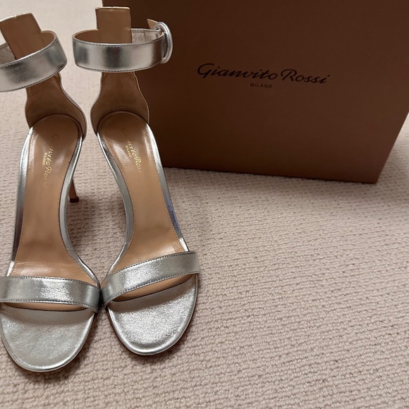 Giannvito Rossi Silver Heels